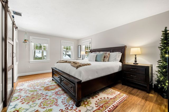 17 Oriole Drive, Bedford, NH 03110