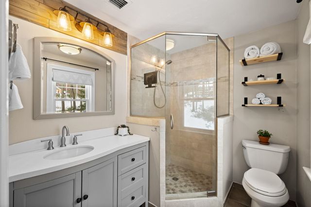 17 Oriole Drive, Bedford, NH 03110