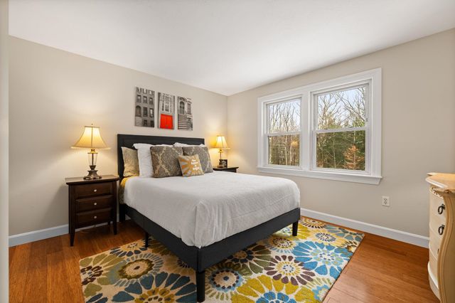 17 Oriole Drive, Bedford, NH 03110