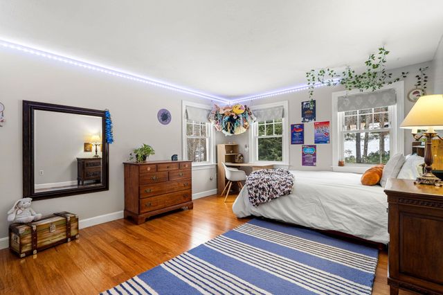 17 Oriole Drive, Bedford, NH 03110