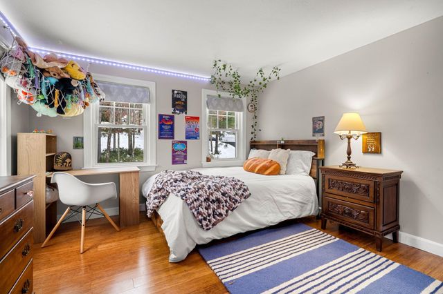 17 Oriole Drive, Bedford, NH 03110