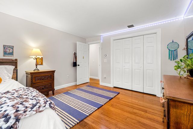 17 Oriole Drive, Bedford, NH 03110