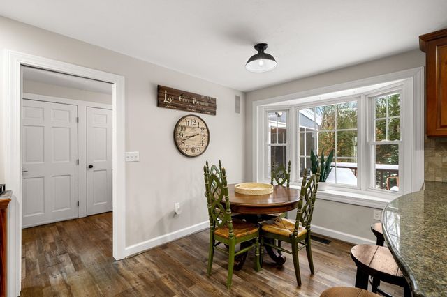 17 Oriole Drive, Bedford, NH 03110