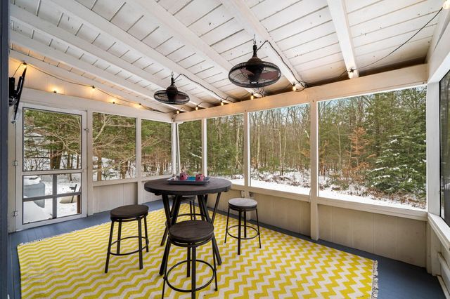 17 Oriole Drive, Bedford, NH 03110