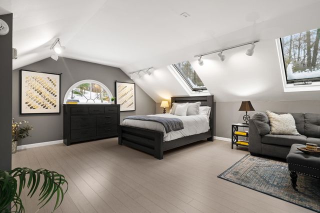 17 Oriole Drive, Bedford, NH 03110