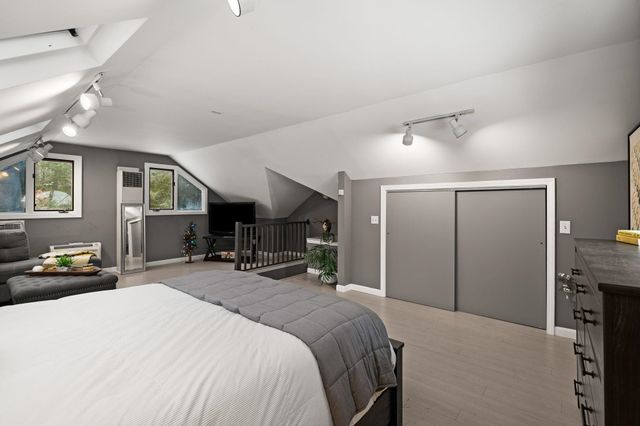 17 Oriole Drive, Bedford, NH 03110