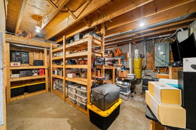 17 Oriole Drive, Bedford, NH 03110