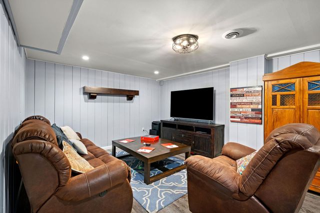 17 Oriole Drive, Bedford, NH 03110