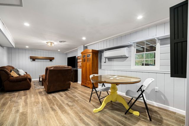 17 Oriole Drive, Bedford, NH 03110