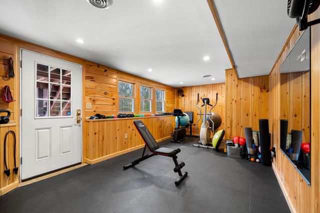 17 Oriole Drive, Bedford, NH 03110