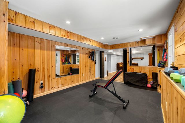 17 Oriole Drive, Bedford, NH 03110