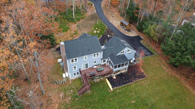 17 Oriole Drive, Bedford, NH 03110