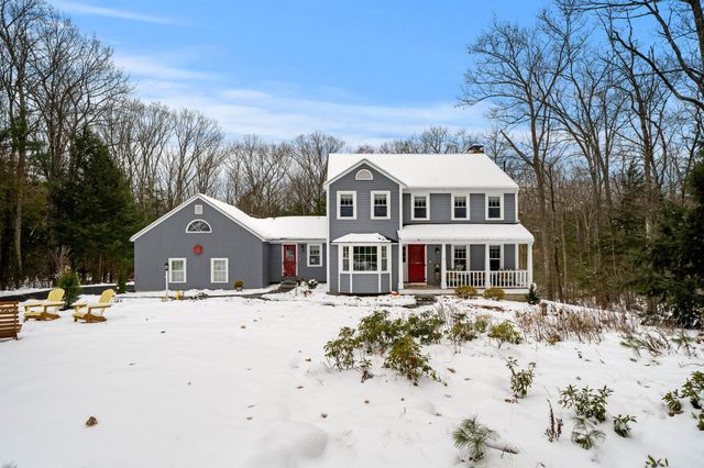 17 Oriole Drive, Bedford, NH 03110