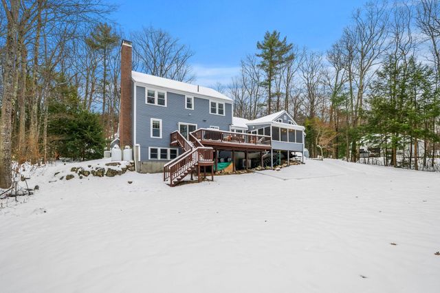 17 Oriole Drive, Bedford, NH 03110