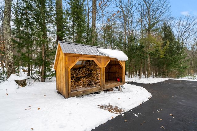 17 Oriole Drive, Bedford, NH 03110