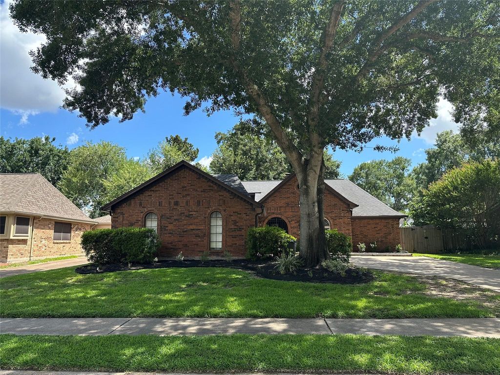 15731 Lakedale Drive, Houston, TX 77095
