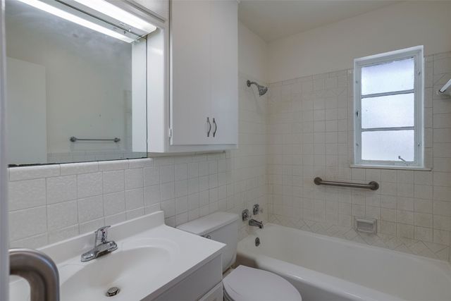 5312 Cahill Oval Street, River Oaks, TX 76114