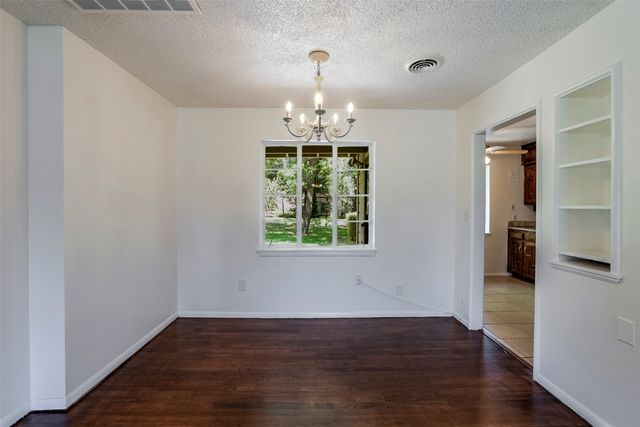 5312 Cahill Oval Street, River Oaks, TX 76114