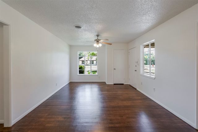 5312 Cahill Oval Street, River Oaks, TX 76114
