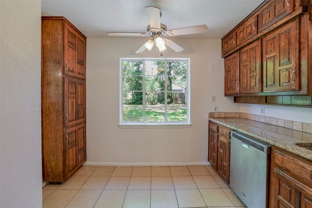 5312 Cahill Oval Street, River Oaks, TX 76114