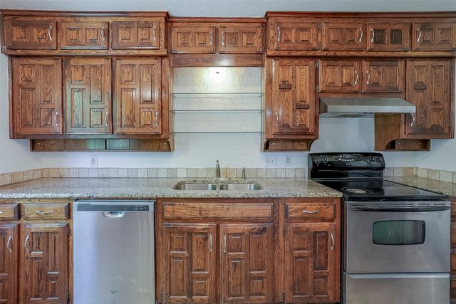 5312 Cahill Oval Street, River Oaks, TX 76114