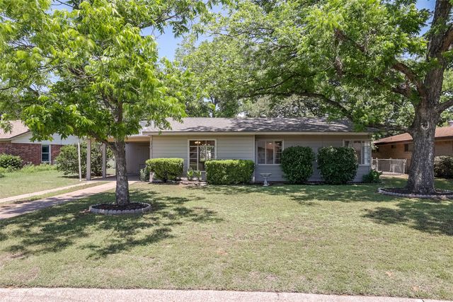 5312 Cahill Oval Street, River Oaks, TX 76114