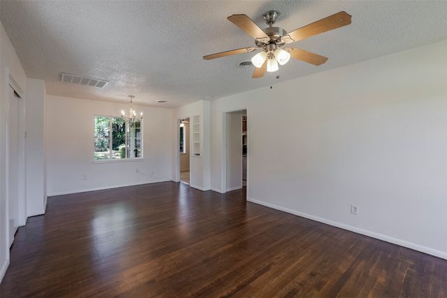 5312 Cahill Oval Street, River Oaks, TX 76114