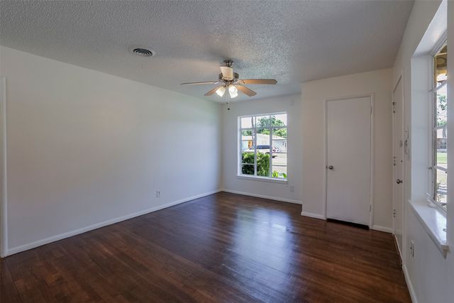 5312 Cahill Oval Street, River Oaks, TX 76114