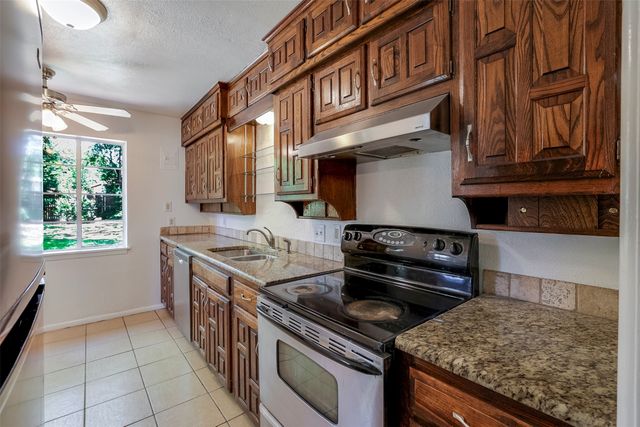 5312 Cahill Oval Street, River Oaks, TX 76114