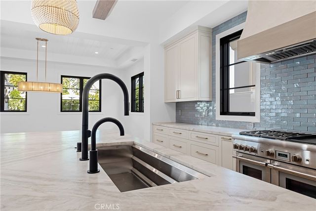 1525 10th, Manhattan Beach, CA 90266