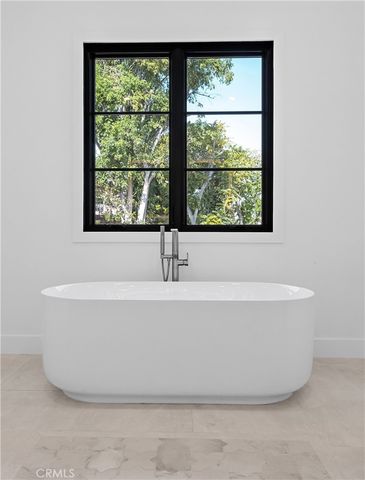 1525 10th, Manhattan Beach, CA 90266