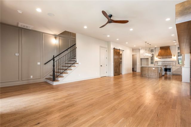 1033 NW A Street, Bentonville, AR 72712