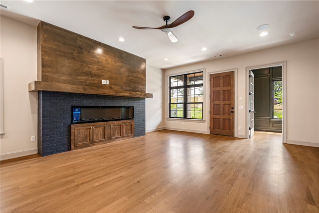 1033 NW A Street, Bentonville, AR 72712