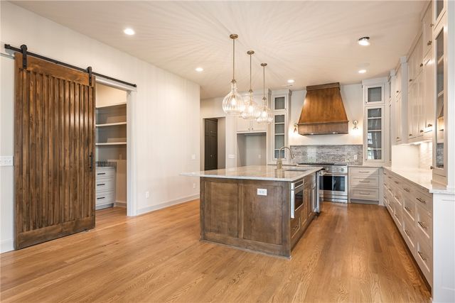 1033 NW A Street, Bentonville, AR 72712
