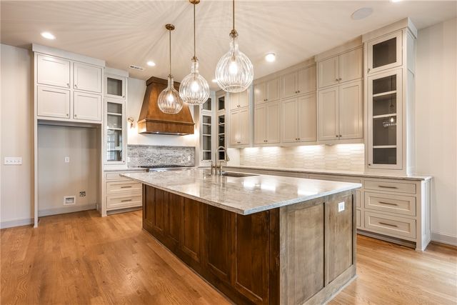 1033 NW A Street, Bentonville, AR 72712
