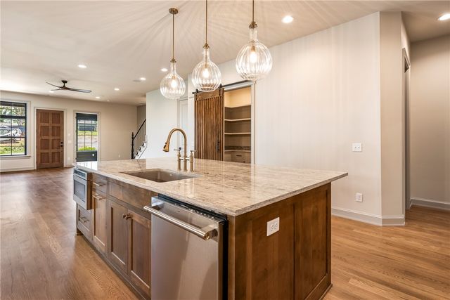 1033 NW A Street, Bentonville, AR 72712