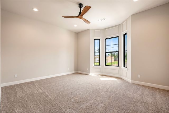 1033 NW A Street, Bentonville, AR 72712