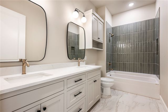 1033 NW A Street, Bentonville, AR 72712
