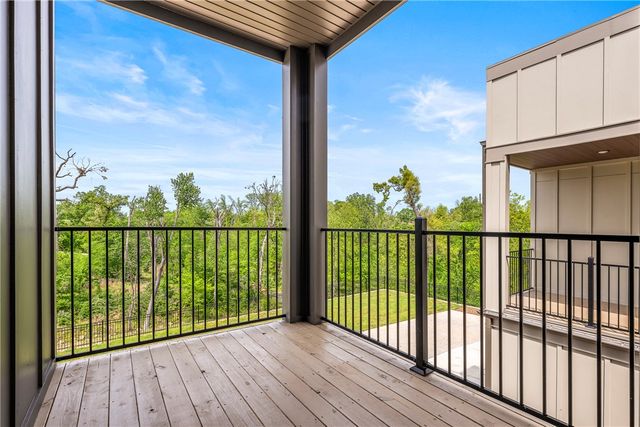 1033 NW A Street, Bentonville, AR 72712