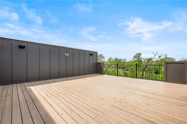 1033 NW A Street, Bentonville, AR 72712