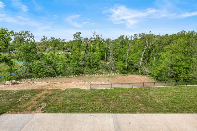1033 NW A Street, Bentonville, AR 72712