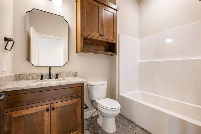 1033 NW A Street, Bentonville, AR 72712