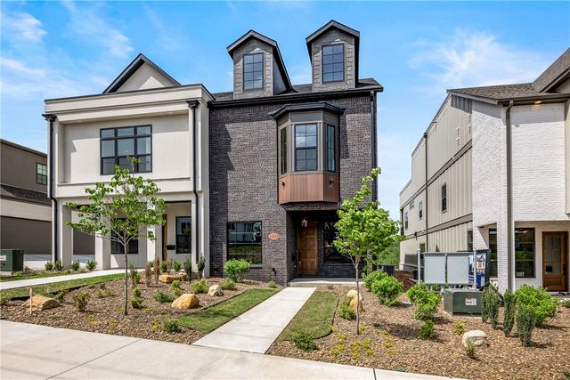 1033 NW A Street, Bentonville, AR 72712