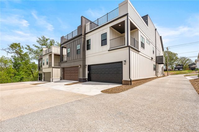 1033 NW A Street, Bentonville, AR 72712