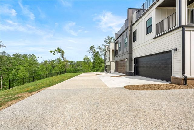 1033 NW A Street, Bentonville, AR 72712