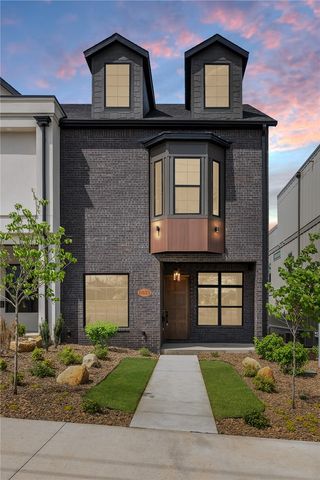 1033 NW A Street, Bentonville, AR 72712
