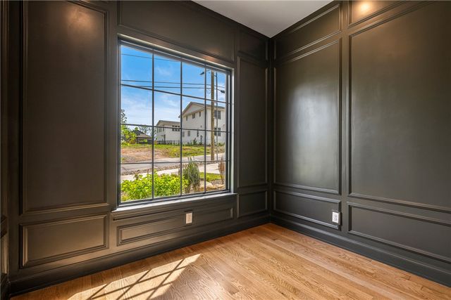 1033 NW A Street, Bentonville, AR 72712