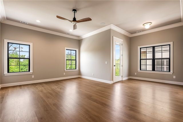 1033 NW A Street, Bentonville, AR 72712