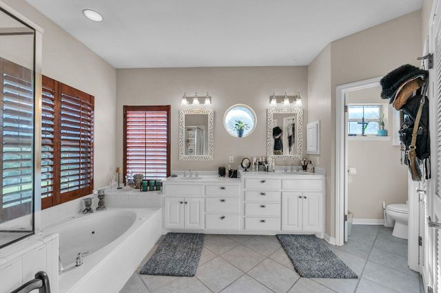 909 Oak Meadow DR, Dripping Springs, TX 78620