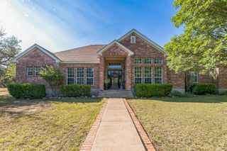 909 Oak Meadow DR, Dripping Springs, TX 78620